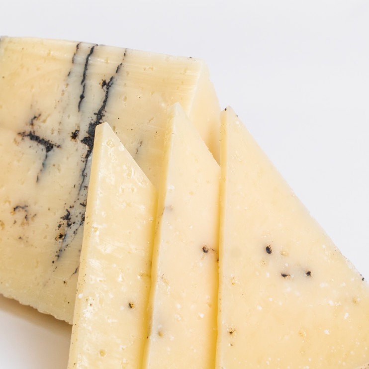 Queso de Oveja Curado con Trufa 2